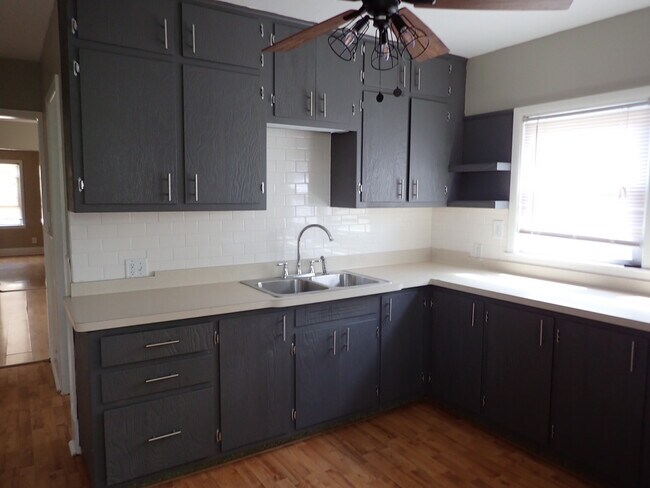 Building Photo - 929 E Clarke St