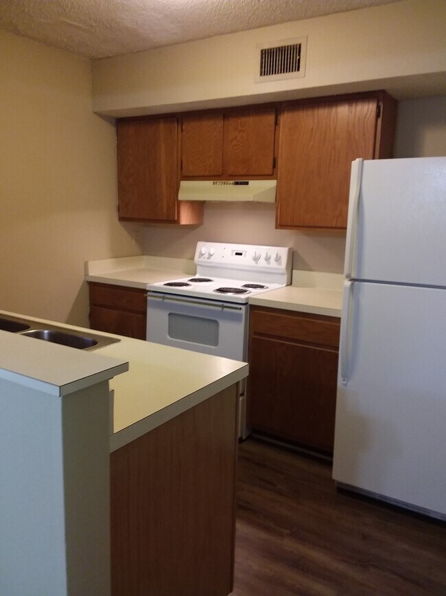 Building Photo - Whispering Pines 2/2 close to NAS Jax