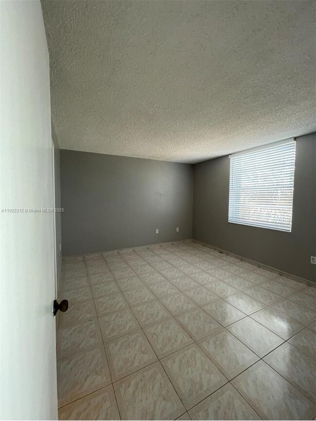 Building Photo - 10000 NW 80th Ct