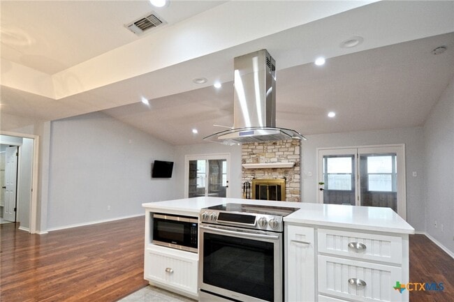 Building Photo - 1215 Clearwater Dr