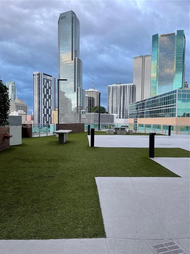 Building Photo - 350 S Miami Ave