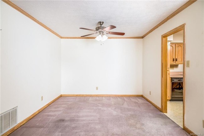 Building Photo - 611 Sheila Blvd