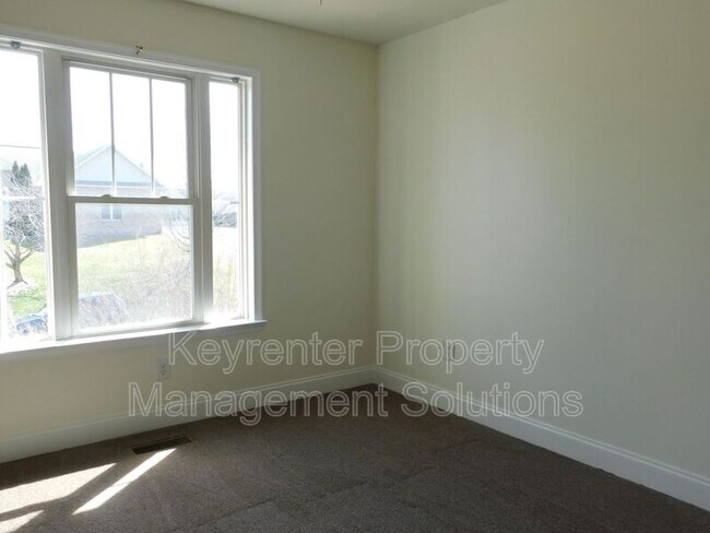 Building Photo - 42 Enchanted View Cir