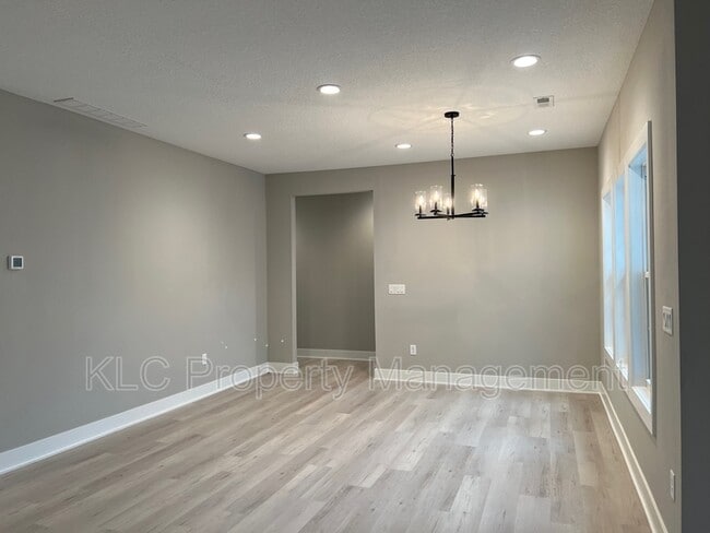 Building Photo - 8951 Calpurnia Dr