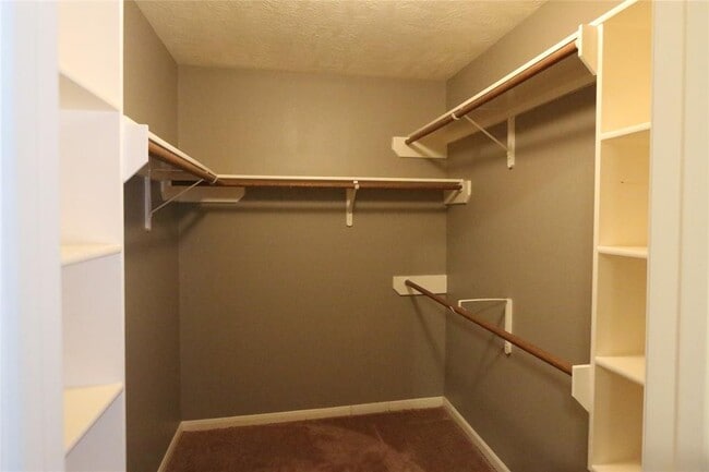 Building Photo - 10811 Burkes Garden Dr