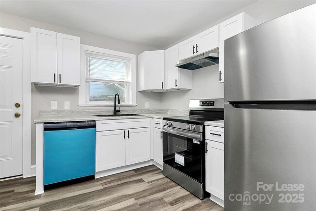 Building Photo - 3516 The Plaza