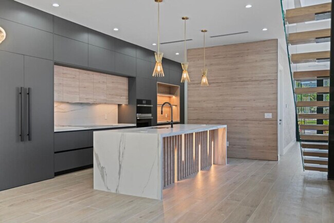 Building Photo - 1812 Miami Rd