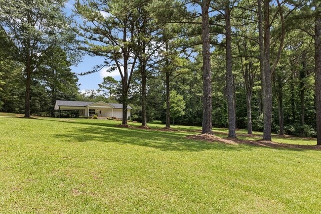 Building Photo - 11865 Hamilton Rd