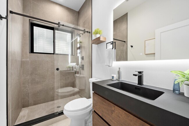 Building Photo - 165 Delaware Ave