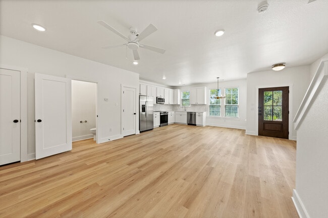 Building Photo - 516 Mercado St