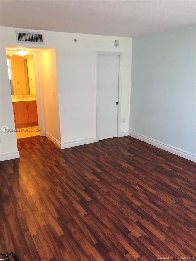 Building Photo - 6917 Collins Ave