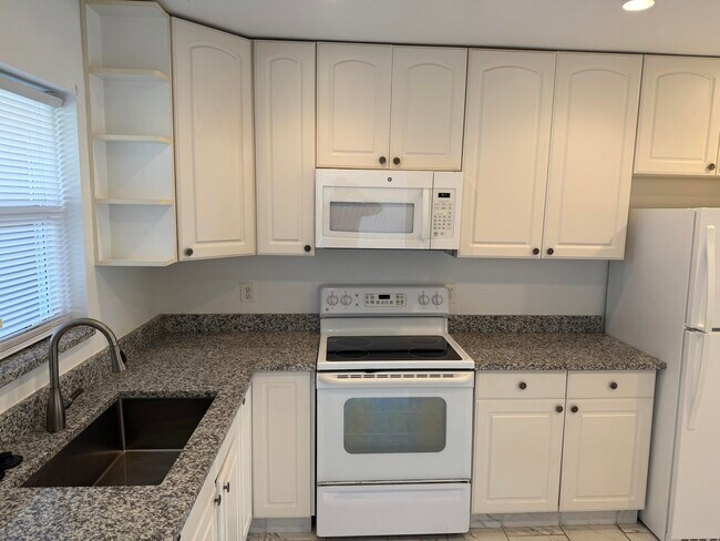 Building Photo - 5780 Fernley Dr