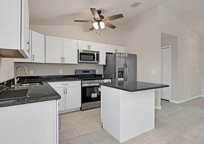 Building Photo - 116 SE 2nd Ave