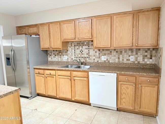 Building Photo - 12247 N Cherry Hills Dr W