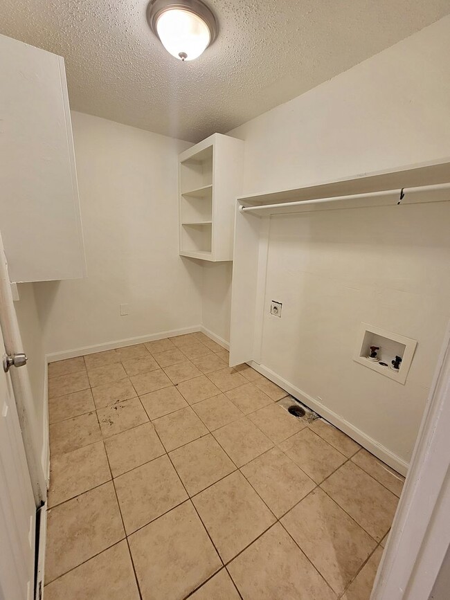 Building Photo - 1717 47th St