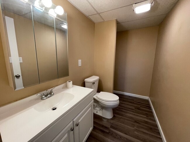 Building Photo - Split Foyer Available Now!