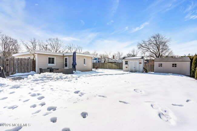 Building Photo - 105 Center St