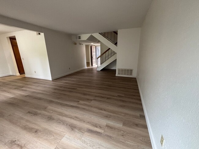 Building Photo - Spacious Updated Bonita Condo