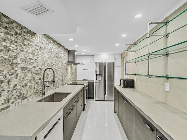 Building Photo - 1151 N Fort Lauderdale Beach Blvd