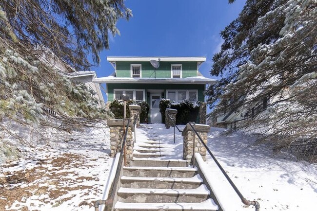 Building Photo - 645 Pawling Ave
