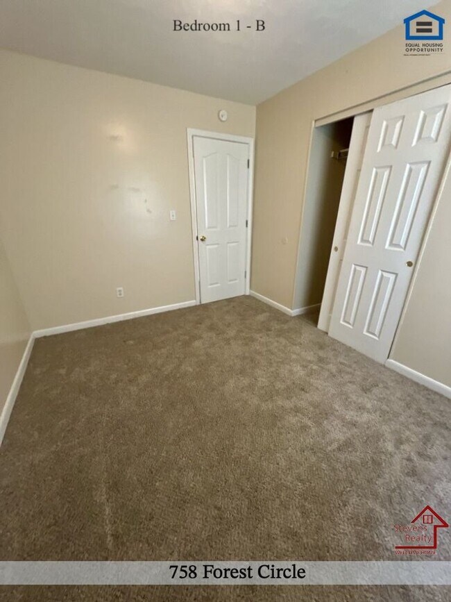 Building Photo - 758 Forest Cir