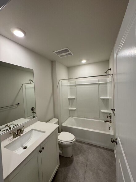 Building Photo - 136 Bell Ct
