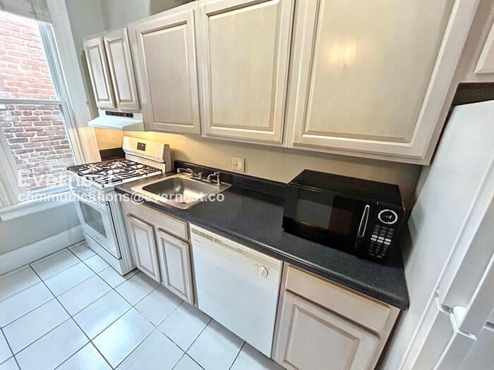 Building Photo - 1605 Grove Ave