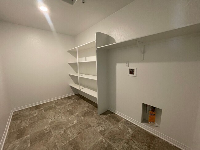 Building Photo - Beautiful Three Bedroom Two and a Half Bathroom Home in Murrieta!