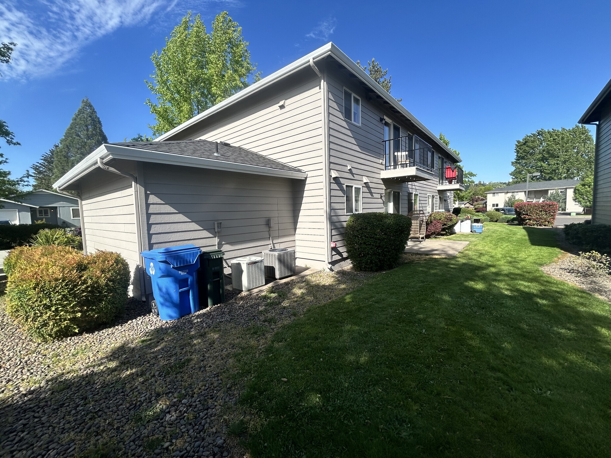 Building Photo - 550 Van Wey Cir