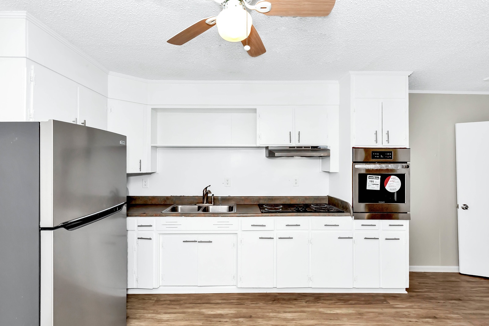 Building Photo - 512 Oshaughnessy Ave NE