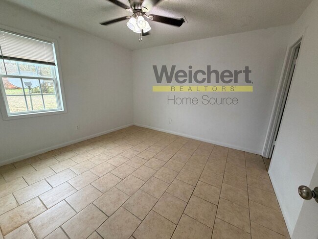 Building Photo - 3 bedroom, 2 bath apartment in Jonesboro