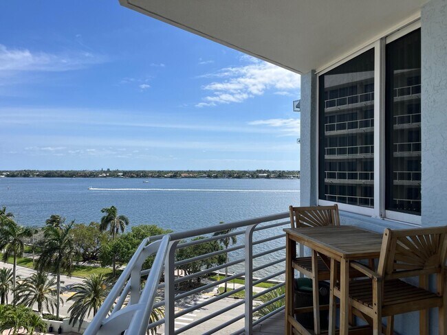 Building Photo - 1551 N Flagler Dr