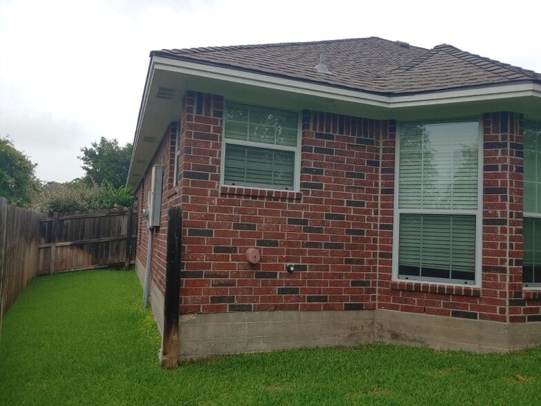 Building Photo - 2383 Kendal Green Cir