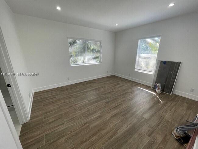 Building Photo - 1051 SW 8th Ave