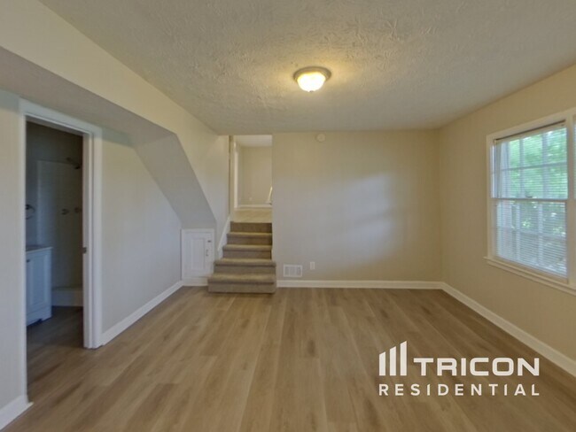 Building Photo - 2561 Falcon Ridge Dr SW