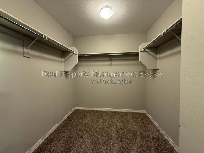 Building Photo - 5618 N 87th Dr
