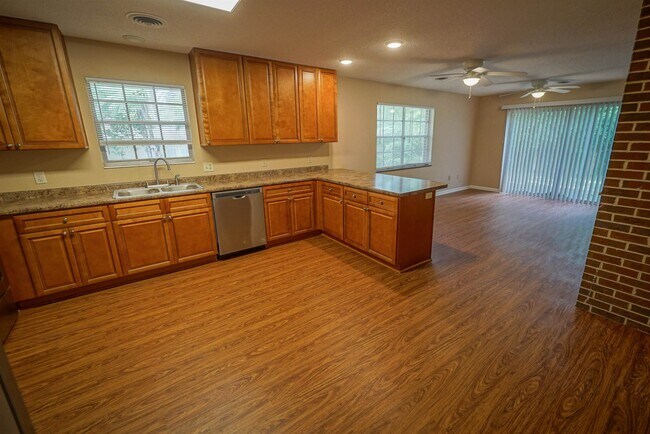 Building Photo - 410 Gaither Dr