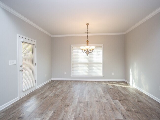 Building Photo - Gorgeous Corner-Lot Home in Canebrake Club – Lawn Care Included