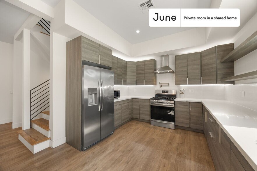 Building Photo - Private bedroom in 4 bed/4 bath Home