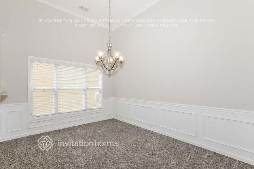 Building Photo - 1142 Balvaird Dr SE