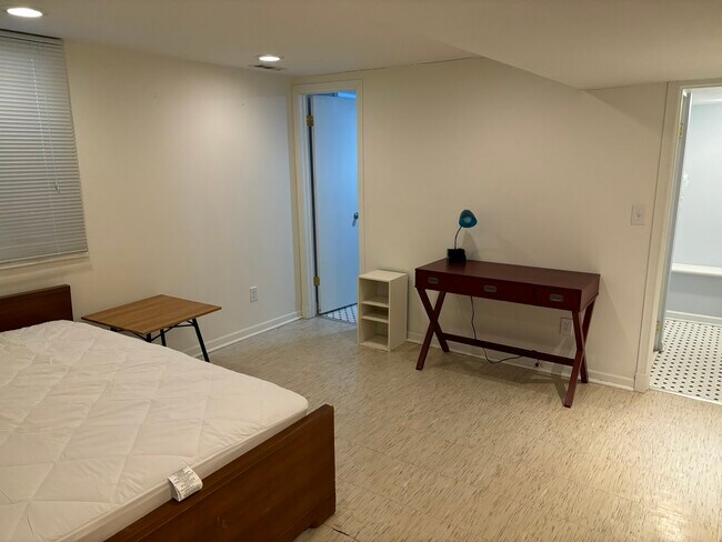 basement bedroom - 904 S Jordan Ave