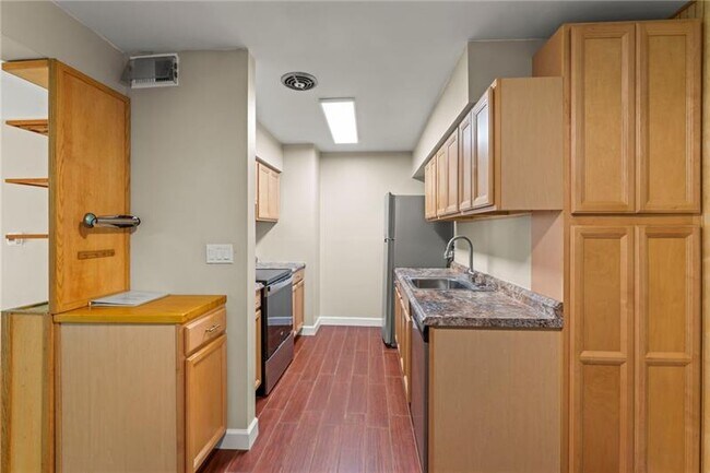 Building Photo - 4073 Sanlin Dr