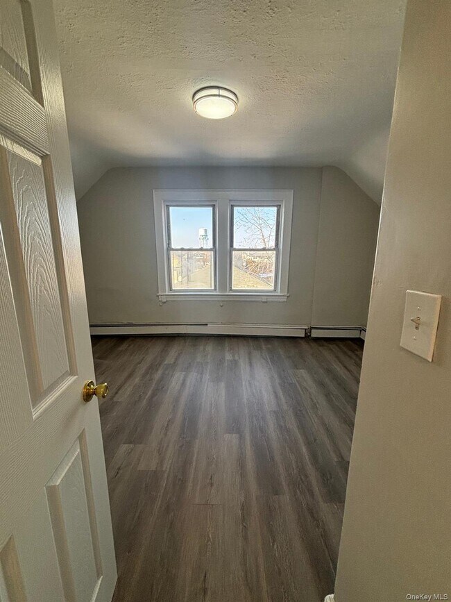 Building Photo - 127 E Chester St