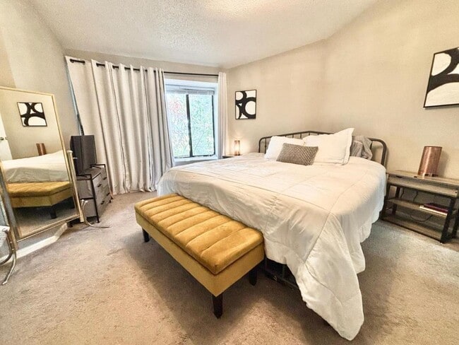 Building Photo - 1626 Lara St NE