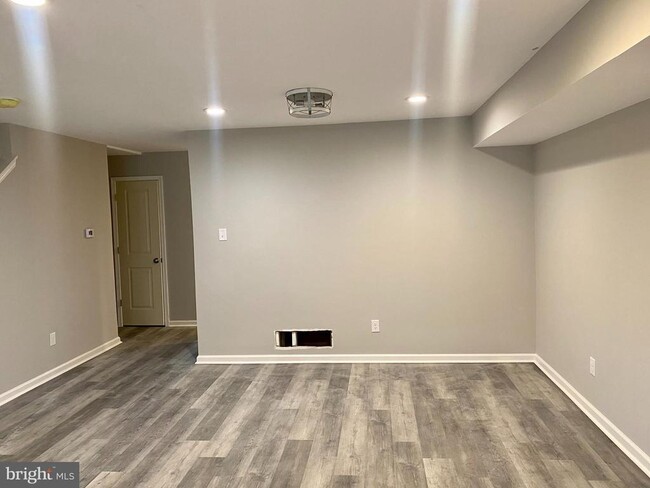 Building Photo - 2402 Winterbridge Ln