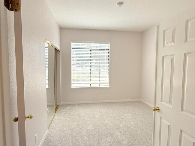 Building Photo - 61 Eagle Lake Ln