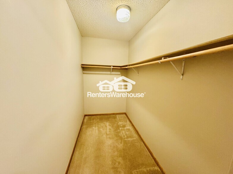 Building Photo - 1590 Parkwood Dr