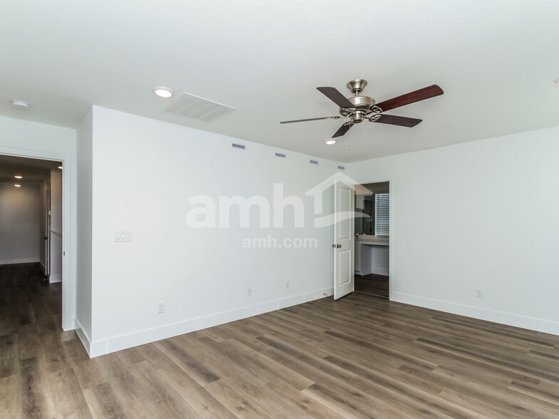 Building Photo - 11174 Magallanes St