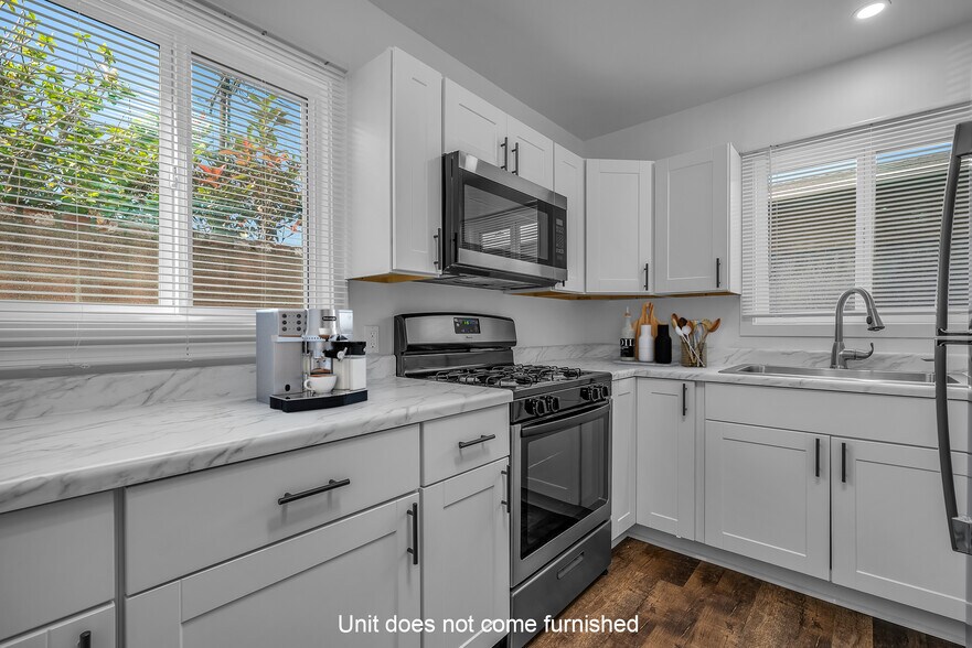 Unit A Kitchen - 905 Manhattan Beach Blvd