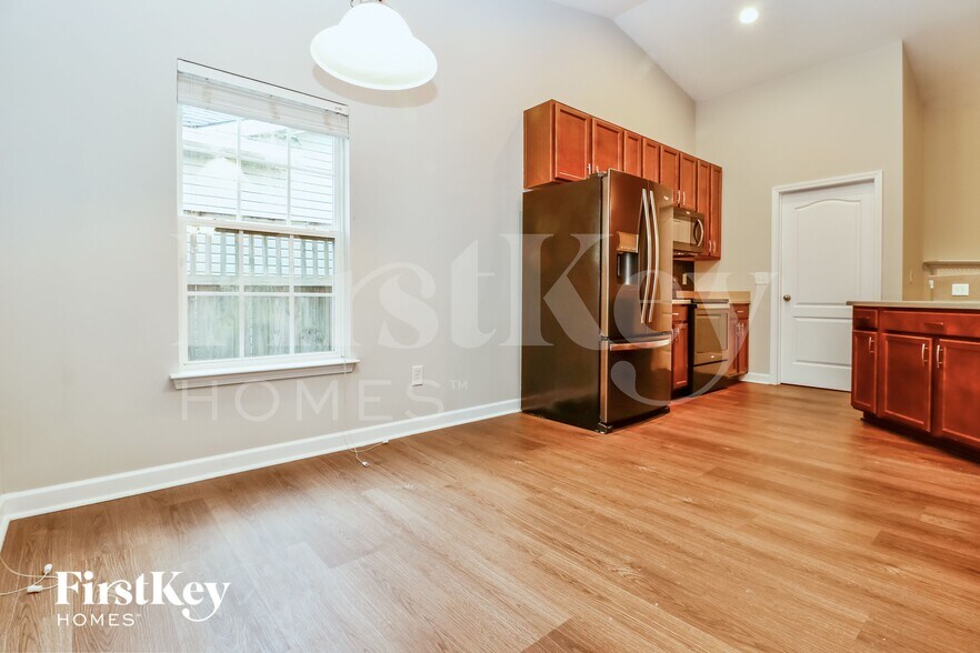 Building Photo - 505 Crossland Dr